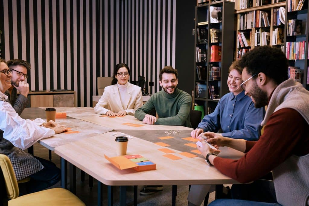 Groupe de personnes participant à un focus group